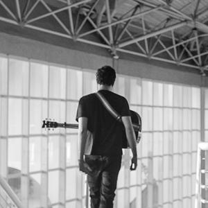 美女的翘臀被踩爆
